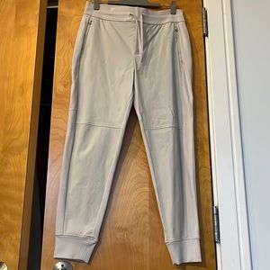 Athleta off-white Headlands Hybrid Trek Jogger.